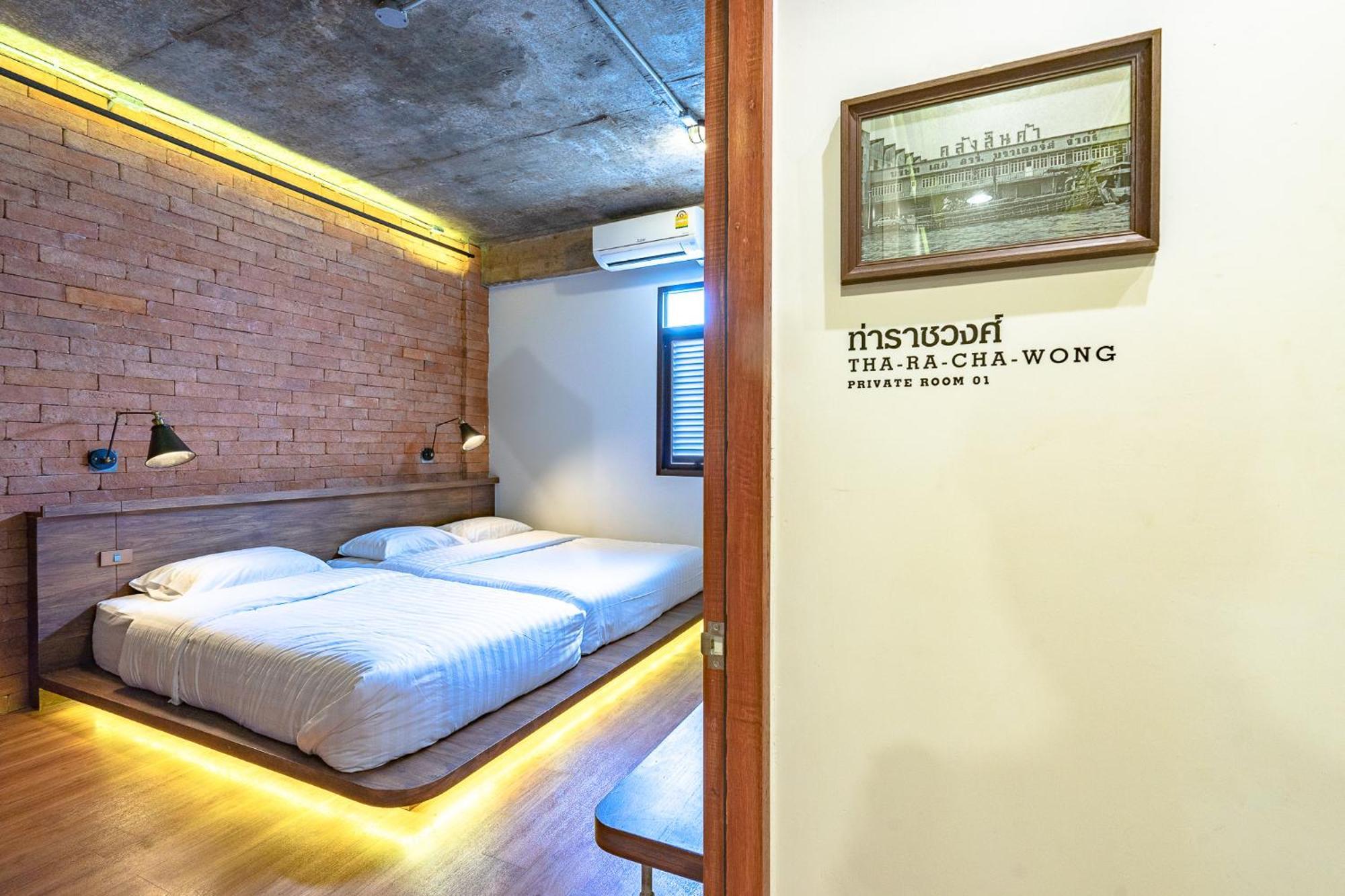 Siam Plug In Hostel Bangkok Exterior photo