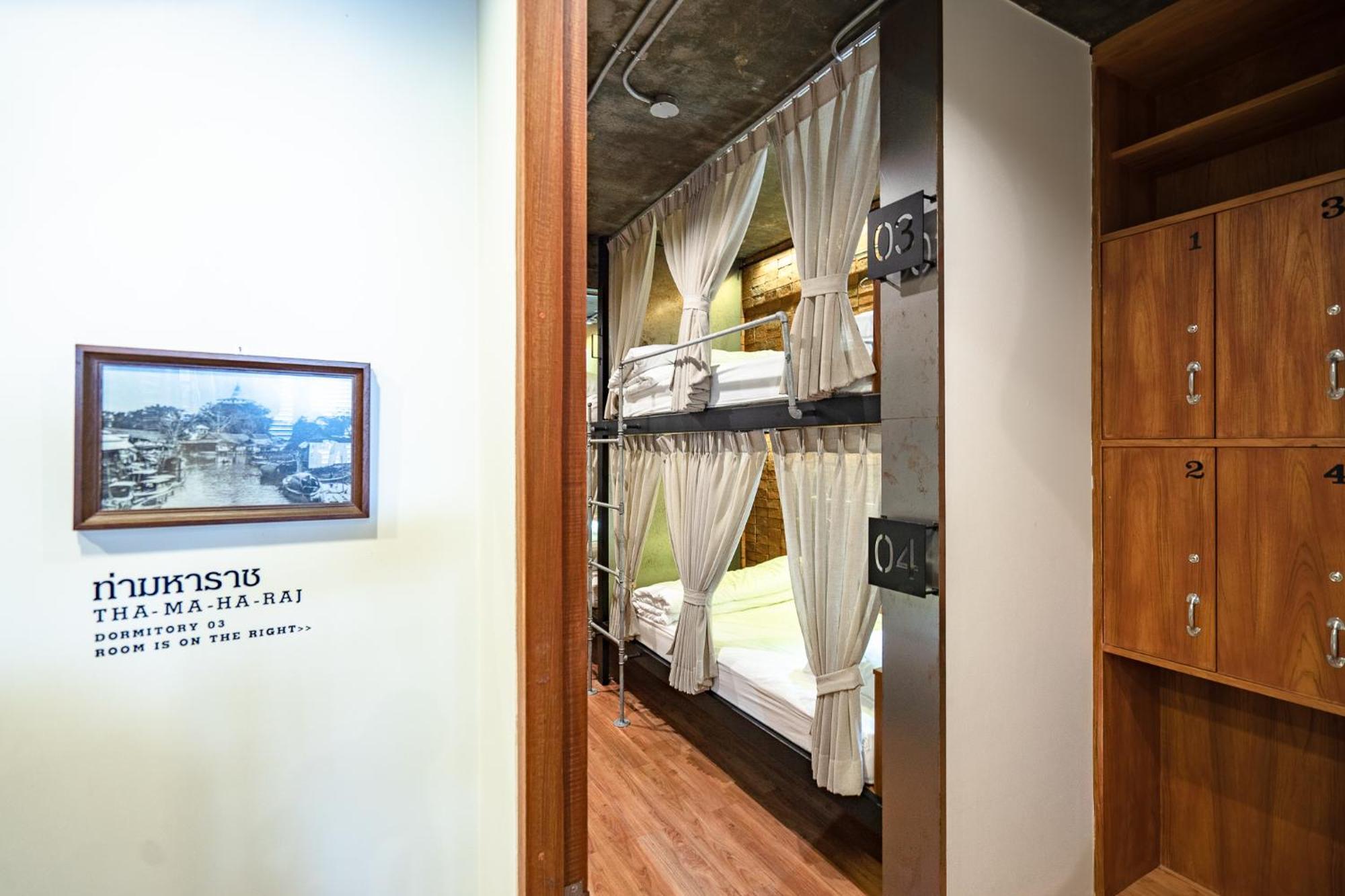 Siam Plug In Hostel Bangkok Exterior photo