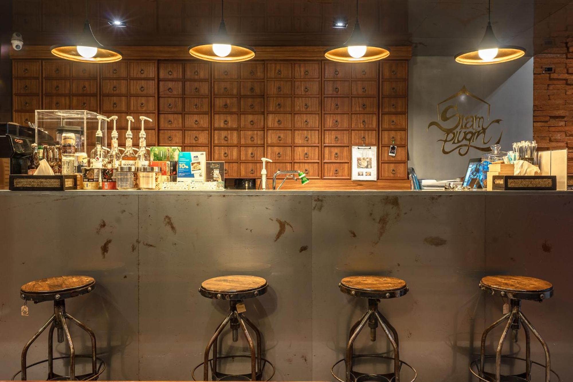 Siam Plug In Hostel Bangkok Exterior photo