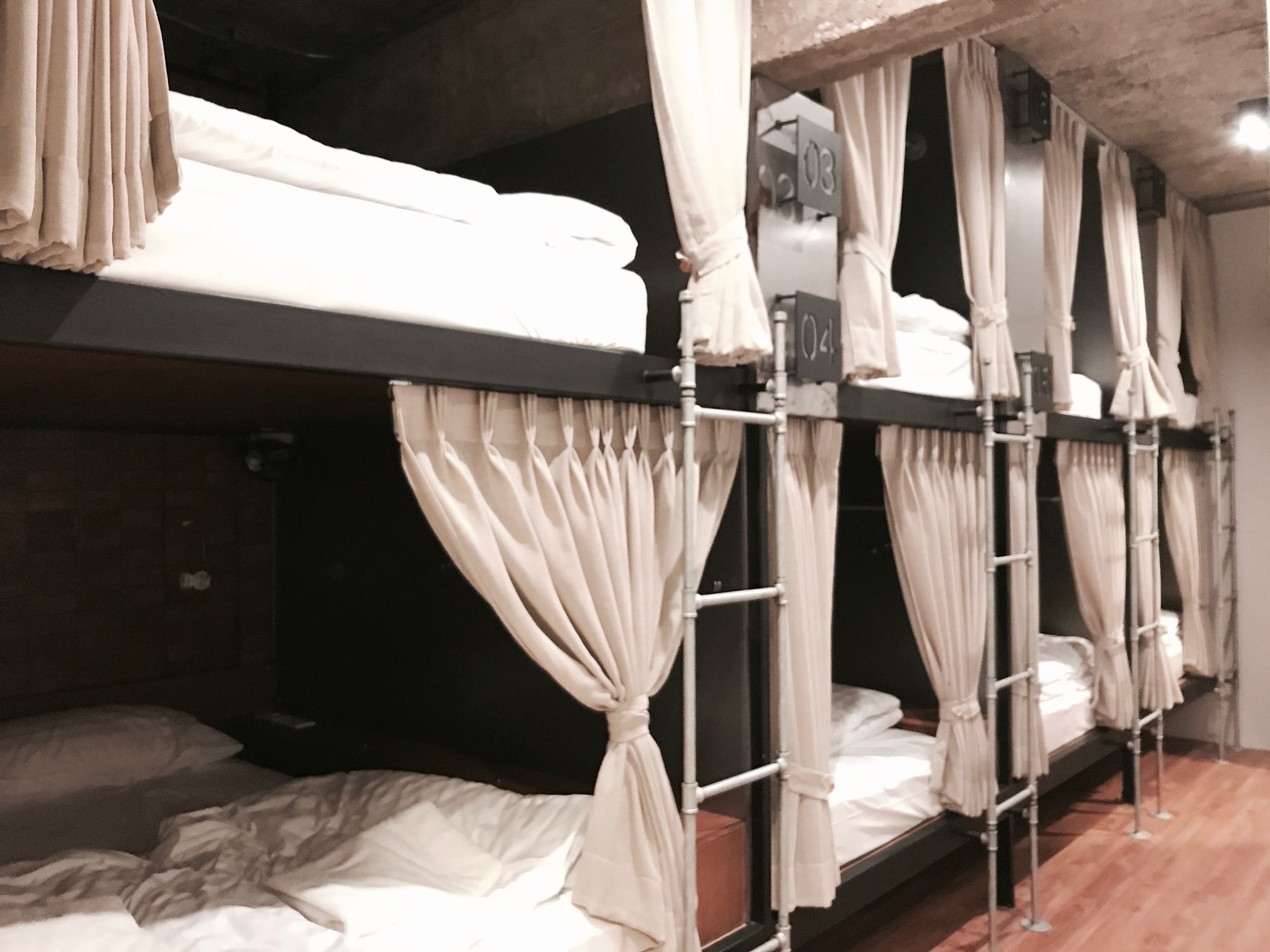 Siam Plug In Hostel Bangkok Exterior photo