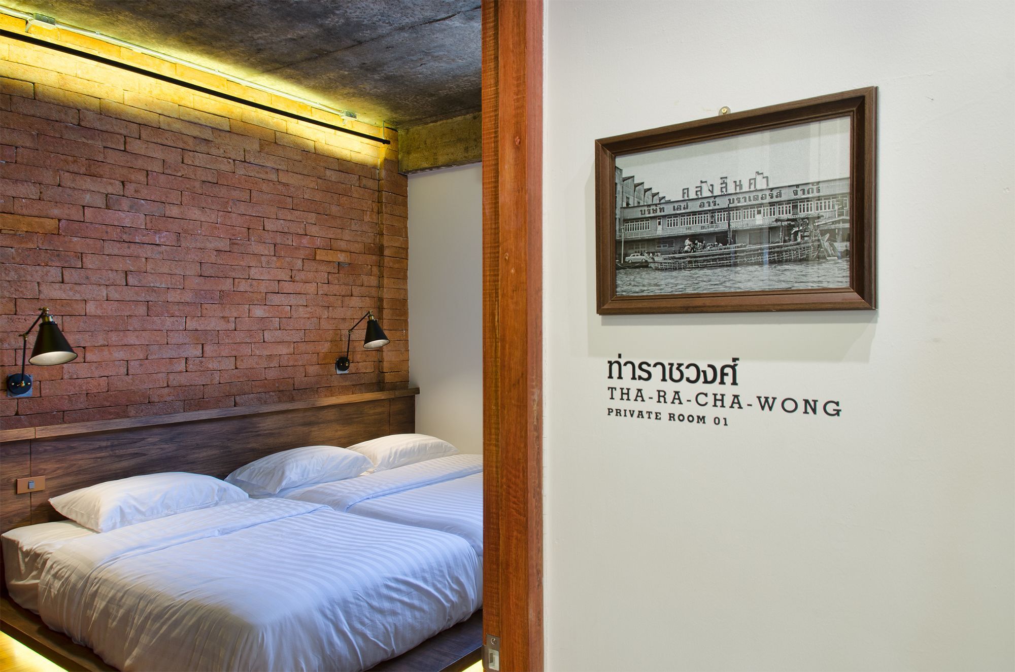 Siam Plug In Hostel Bangkok Exterior photo