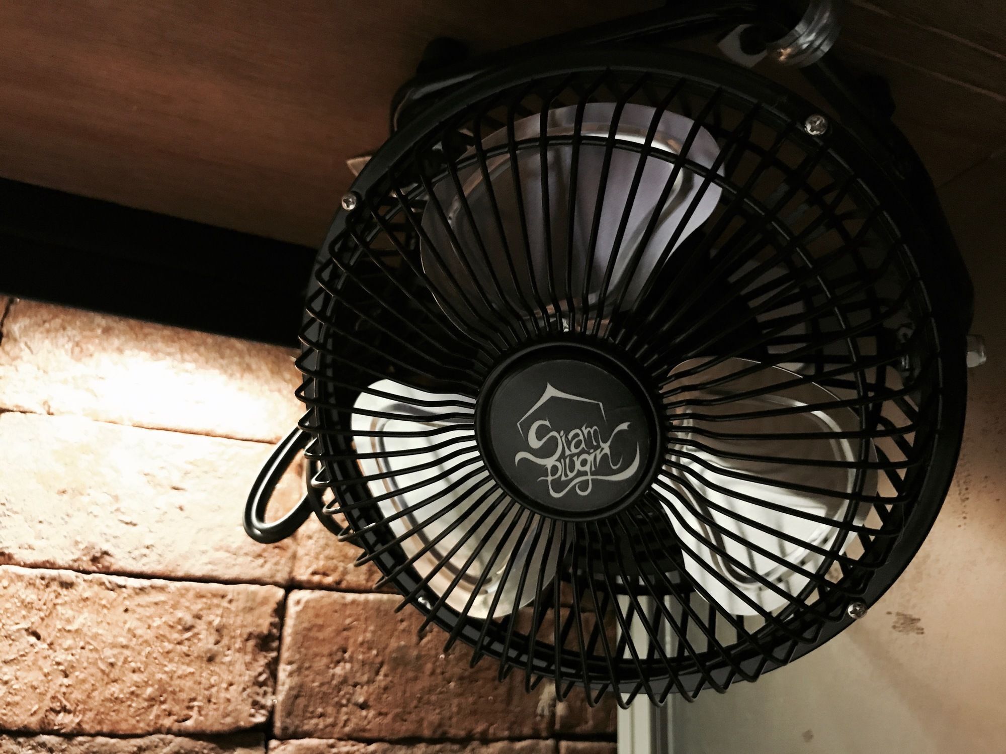 Siam Plug In Hostel Bangkok Exterior photo