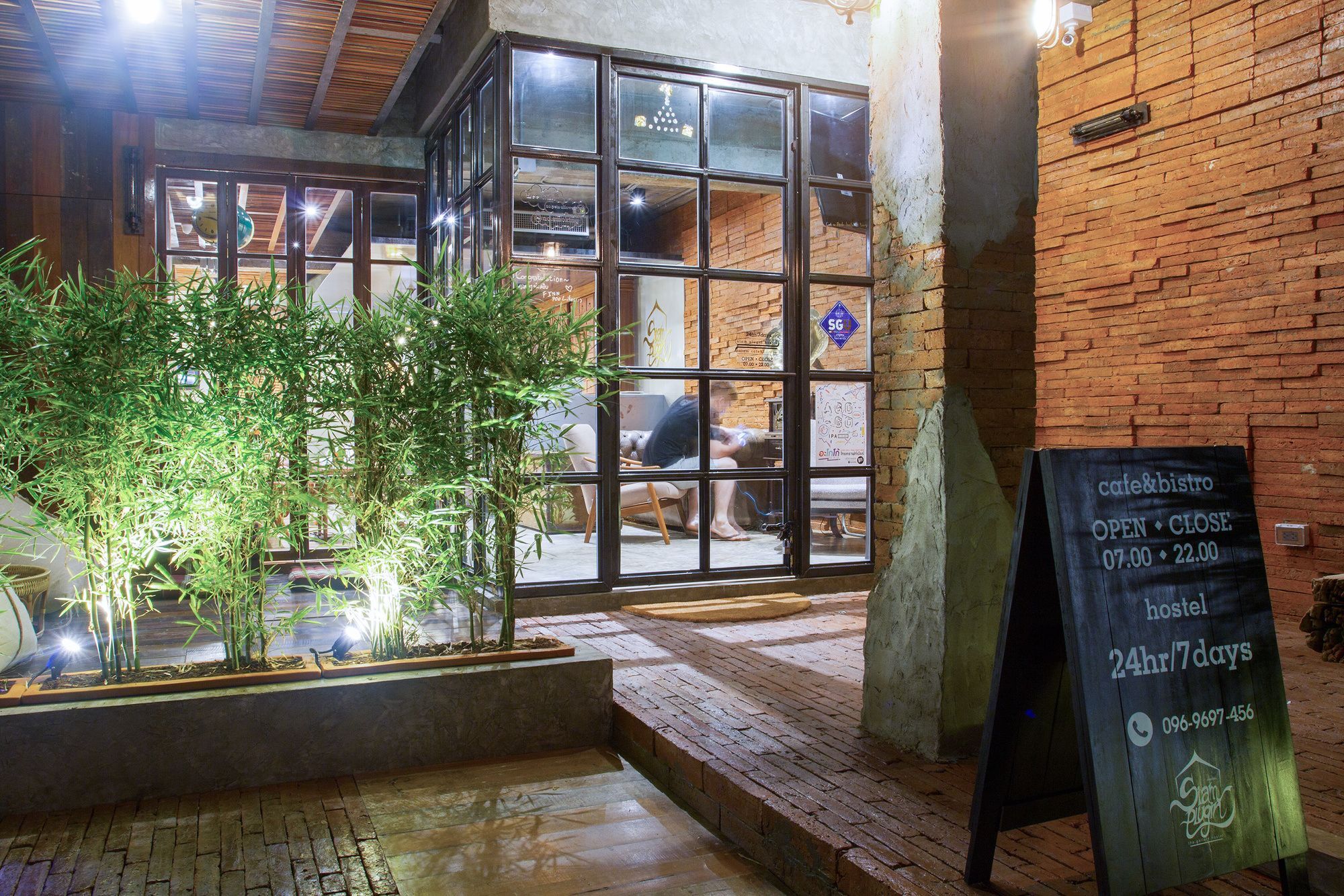 Siam Plug In Hostel Bangkok Exterior photo